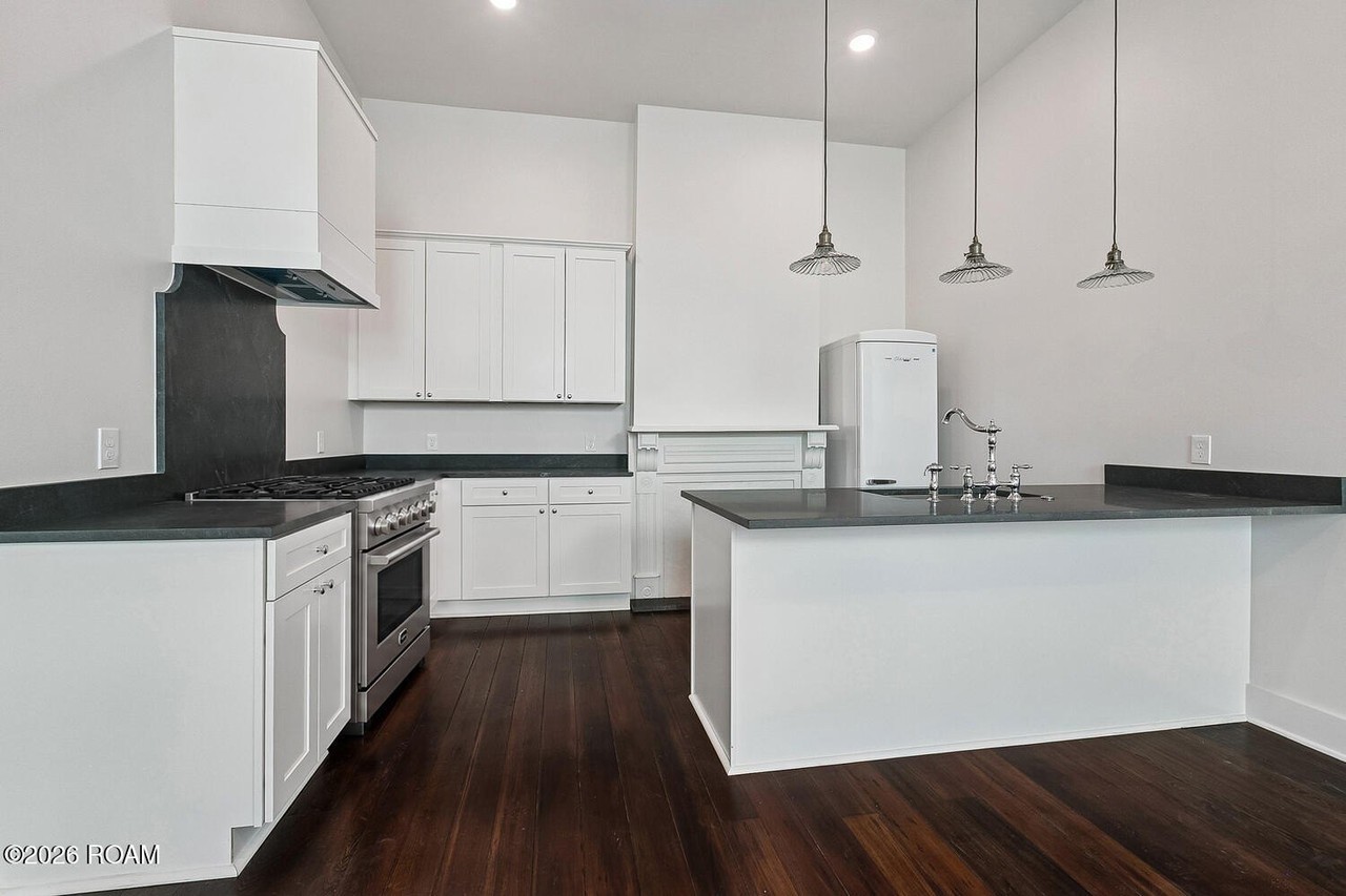 303 Adams St - Photo 3 of 11