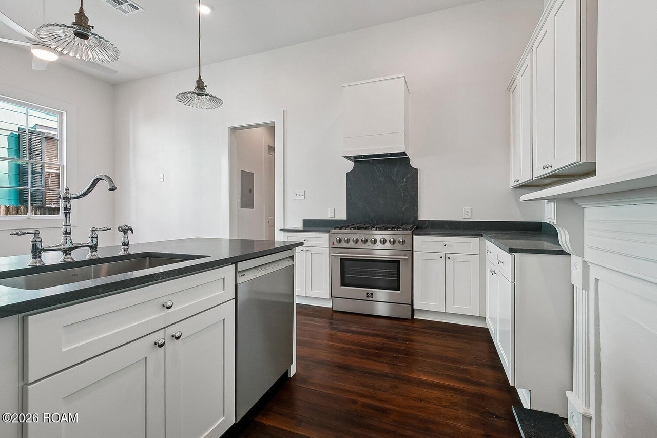 303 Adams St - Photo 5 of 11