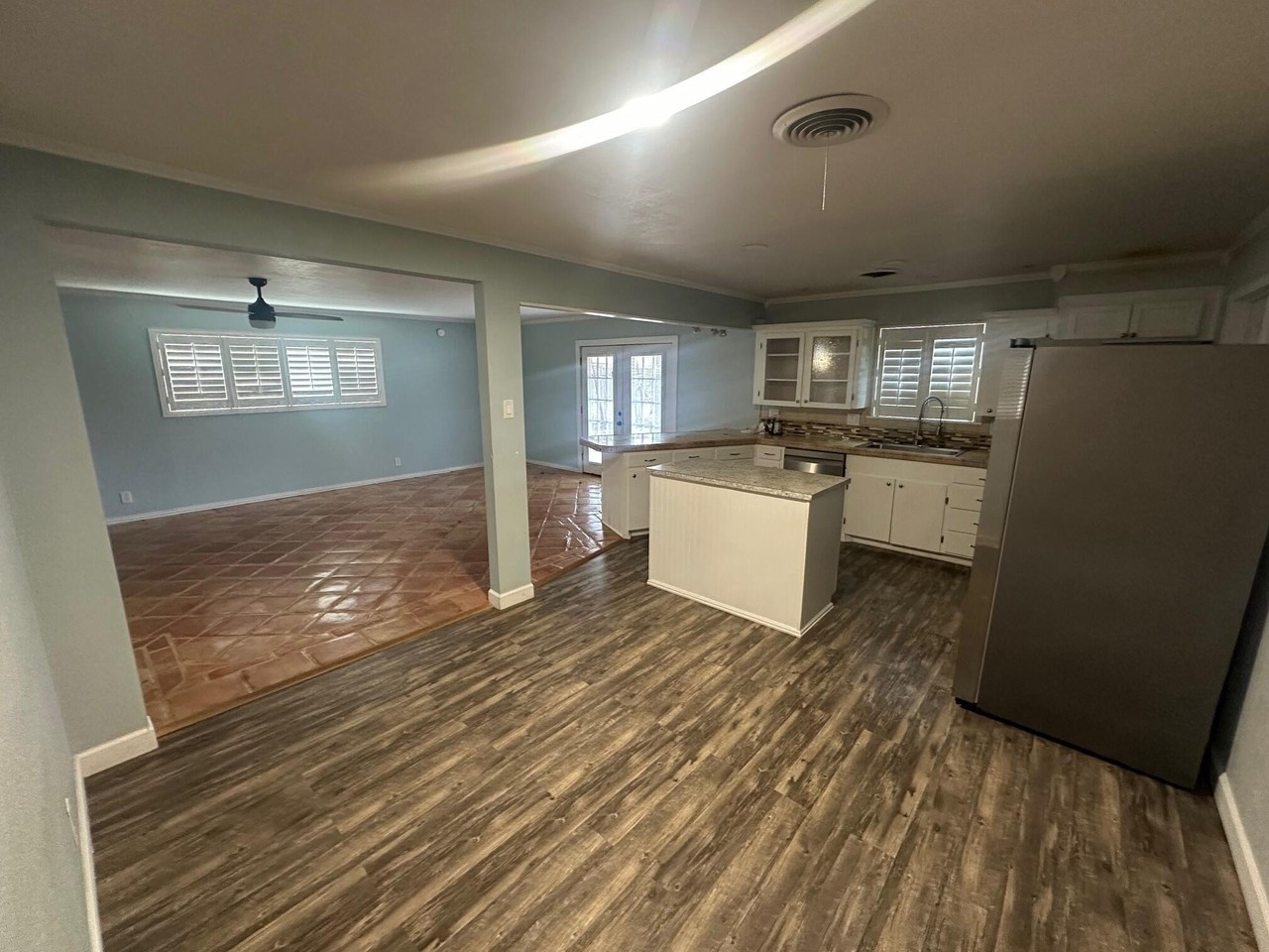 2933 Woodland Cir - Photo 4 of 16