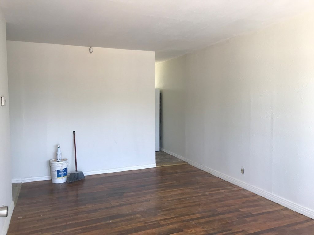 907 Era Ave - Photo 2 of 6