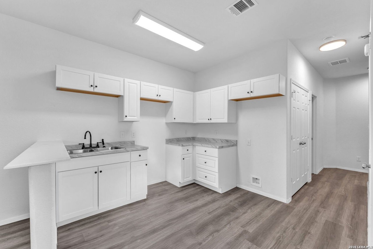 3009 Mcarthur Ave #301-302 - Photo 4 of 19