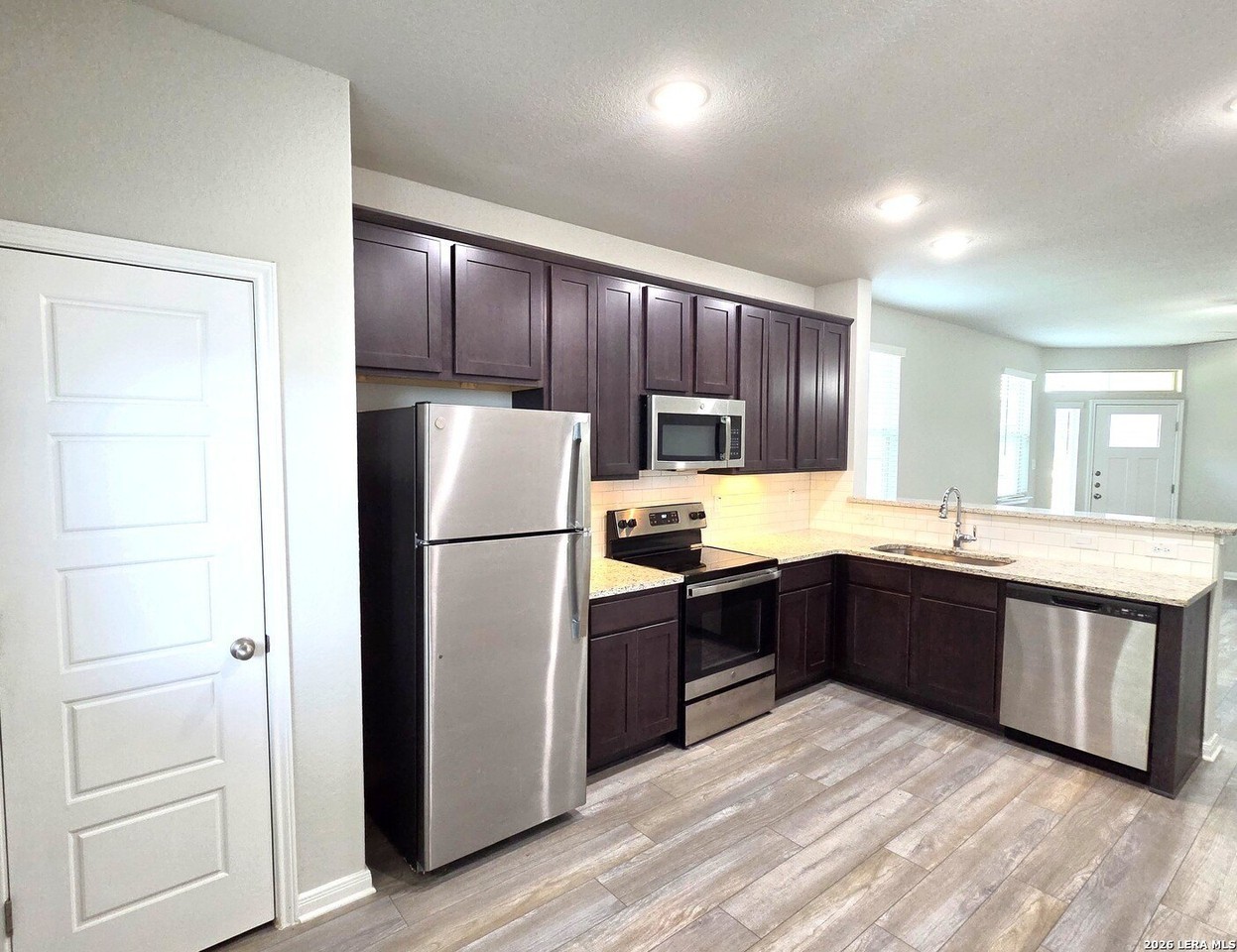 333 Caleb Ct - Photo 4 of 28