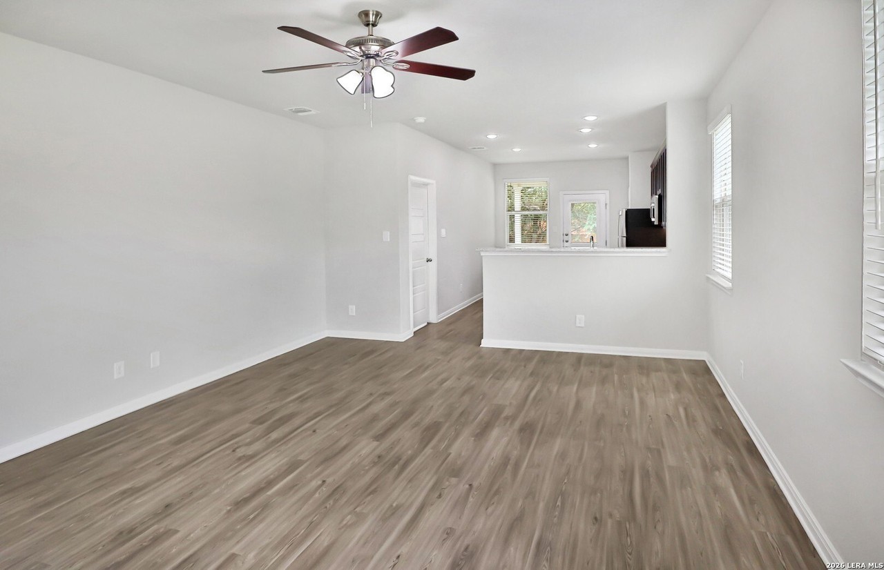 333 Caleb Ct - Photo 5 of 28