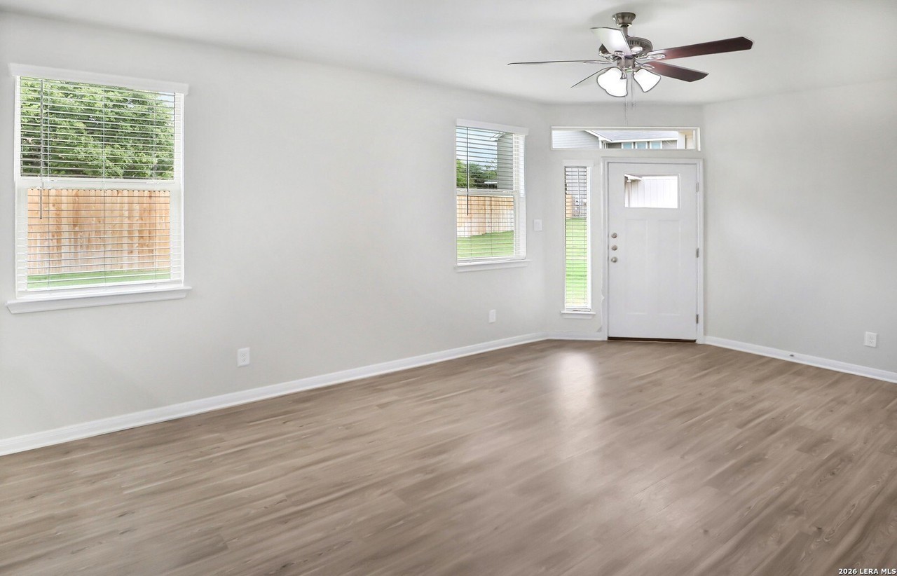 333 Caleb Ct - Photo 6 of 28