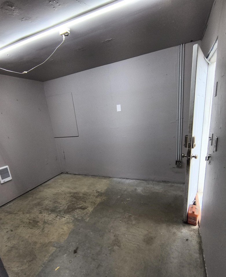 3725 N Regal St - Photo 6 of 6