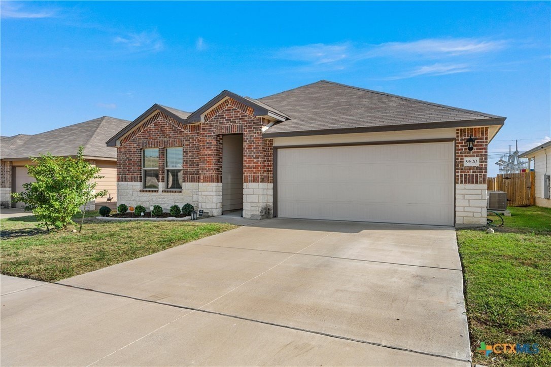 9620 Murandy Dr - Photo 3 of 39
