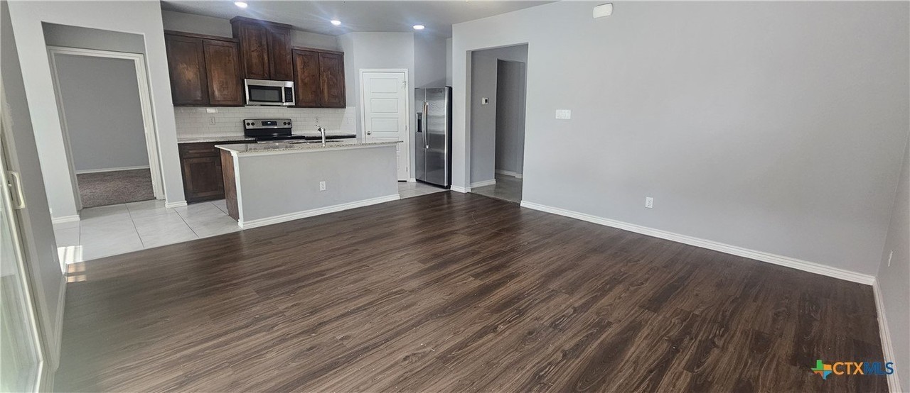 1445 Dryden Ave - Photo 4 of 40