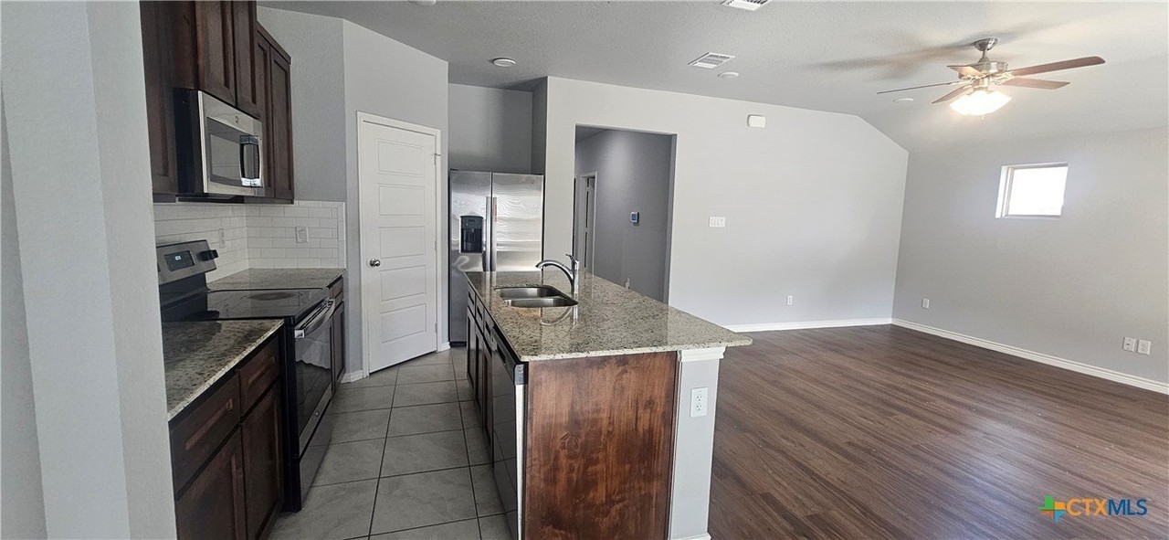 1445 Dryden Ave - Photo 7 of 40