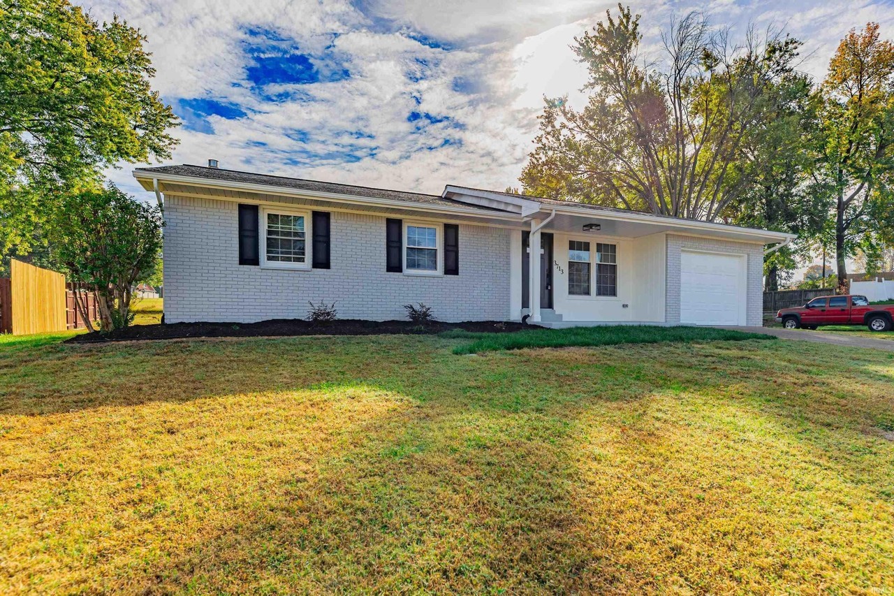 3713 Debbie Ln - Photo 3 of 37