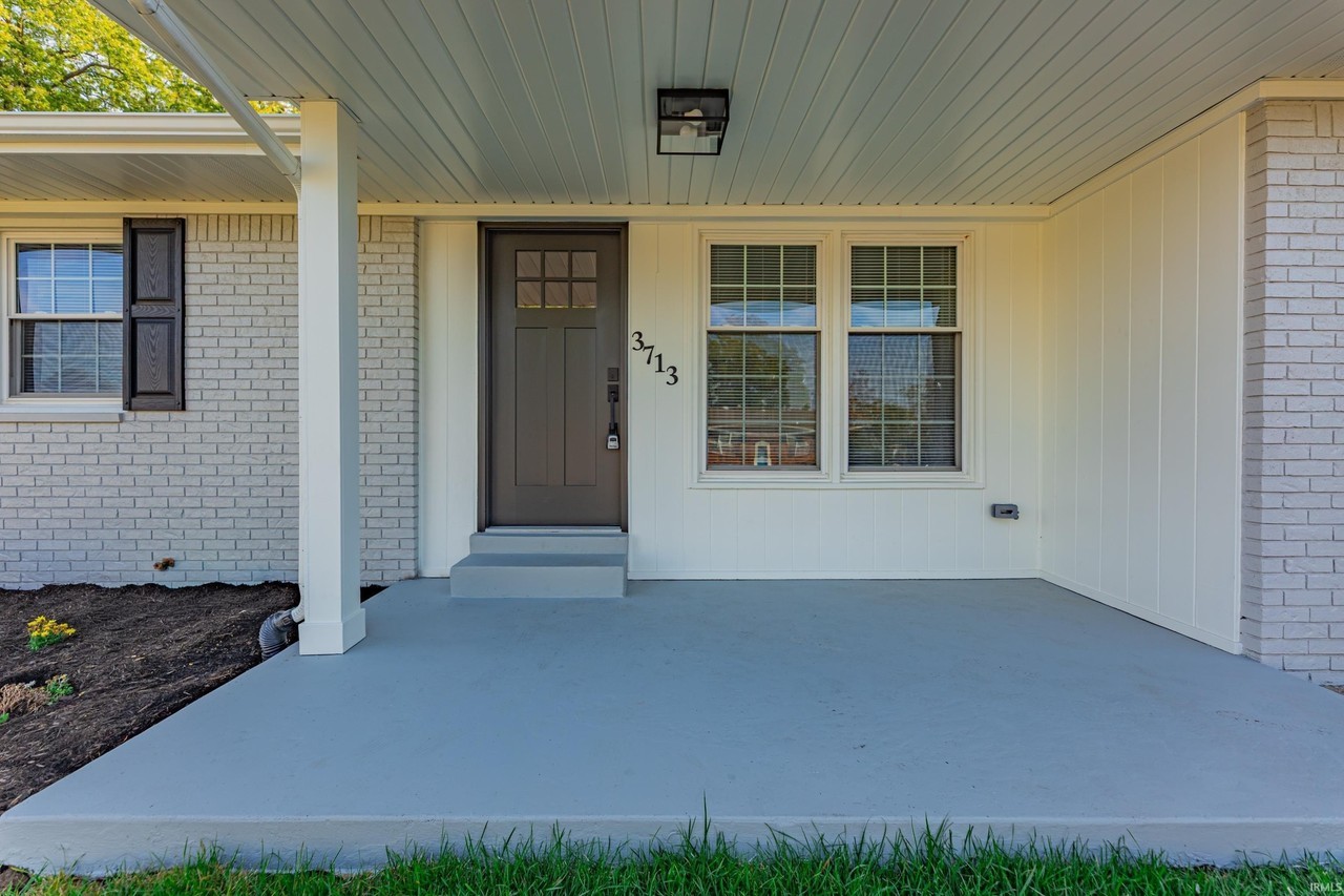 3713 Debbie Ln - Photo 4 of 37