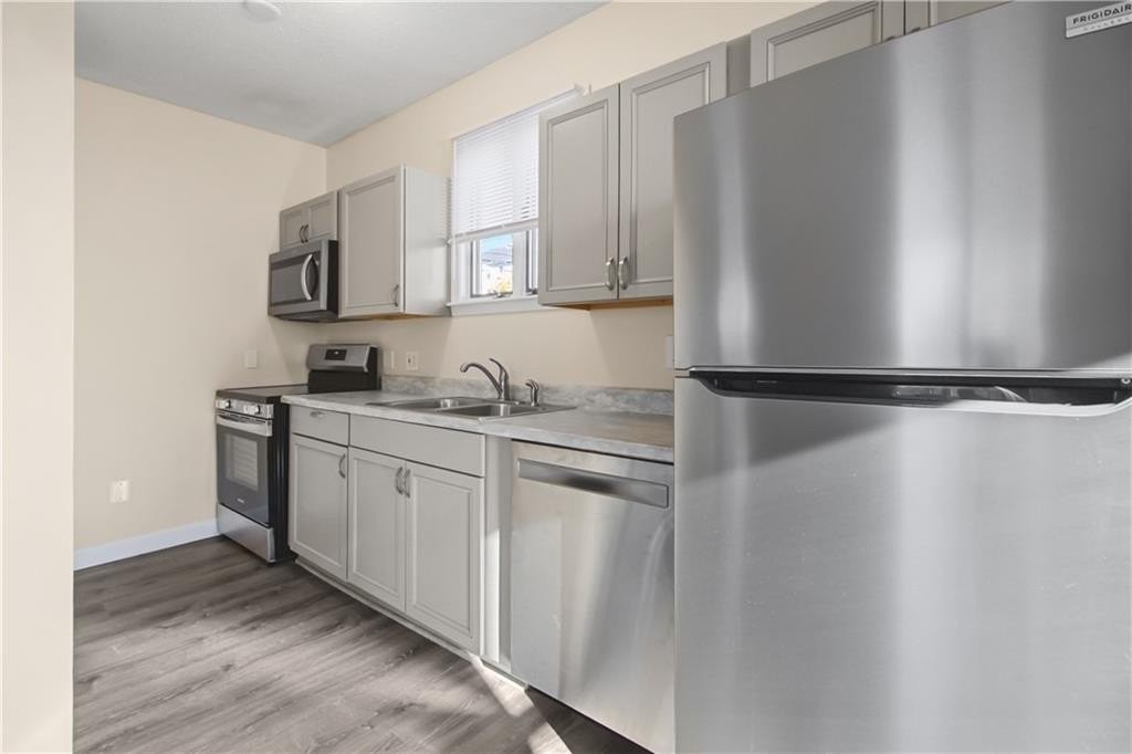 114 Lyon Ave - Photo 5 of 23