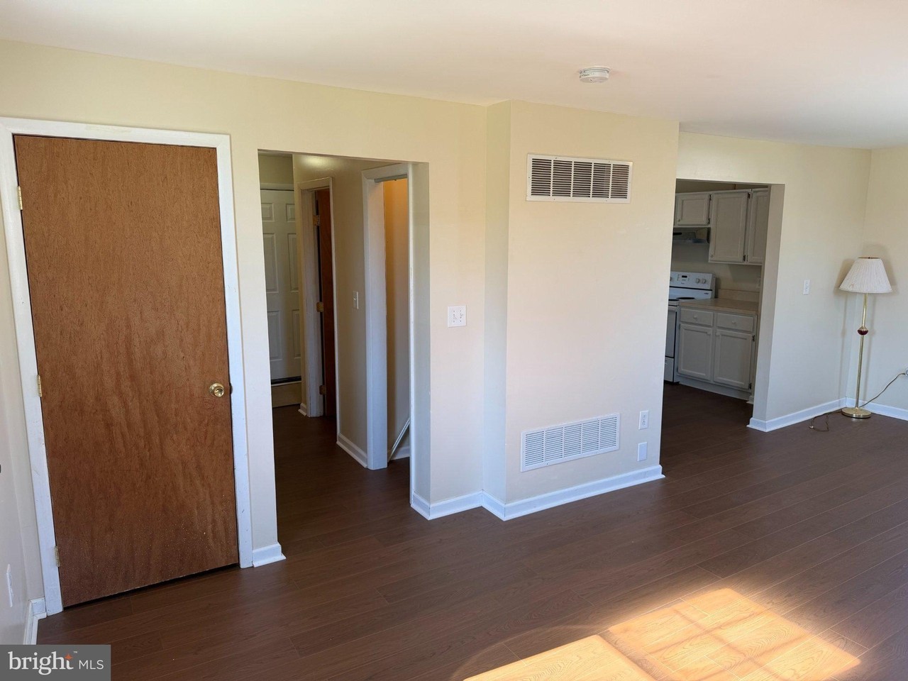 902 Highland Ave - Photo 2 of 11