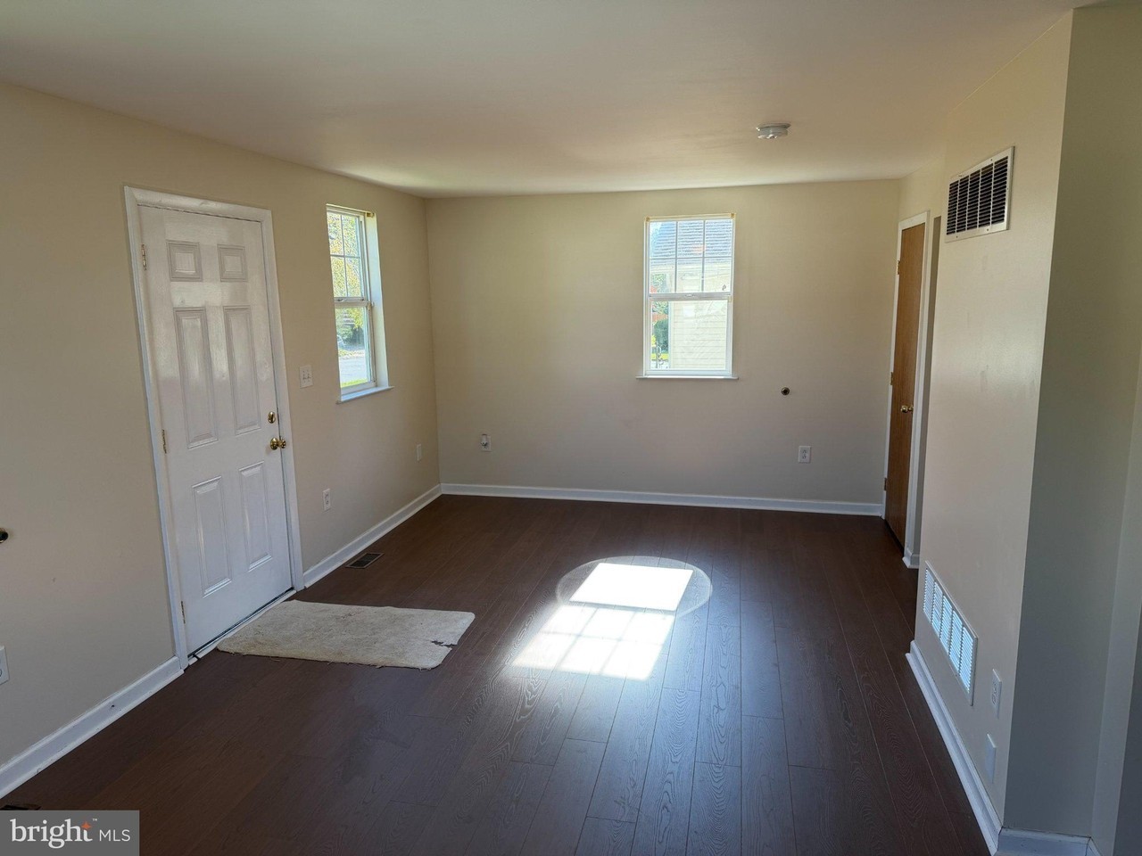902 Highland Ave - Photo 4 of 11