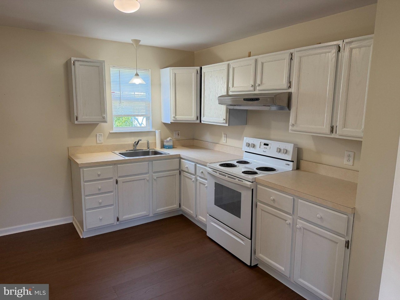902 Highland Ave - Photo 6 of 11