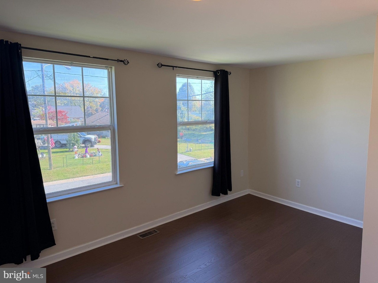 902 Highland Ave - Photo 7 of 11