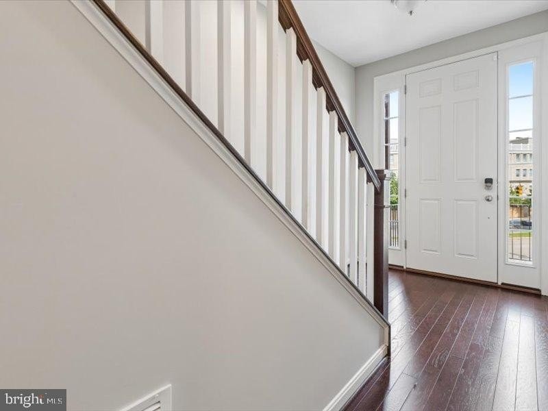 1306 Jackson St - Photo 4 of 35