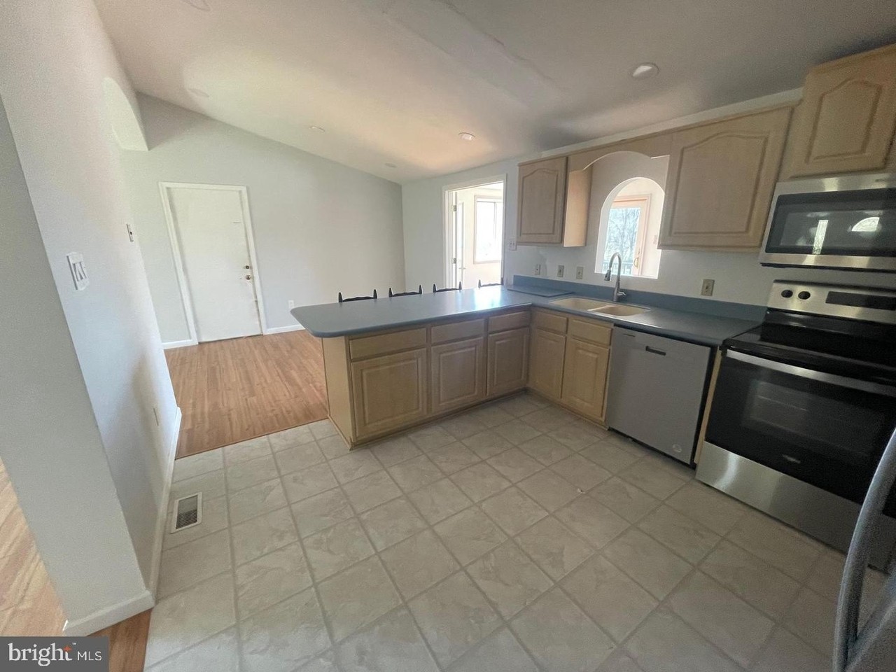 13597 Highland Rd - Photo 4 of 13