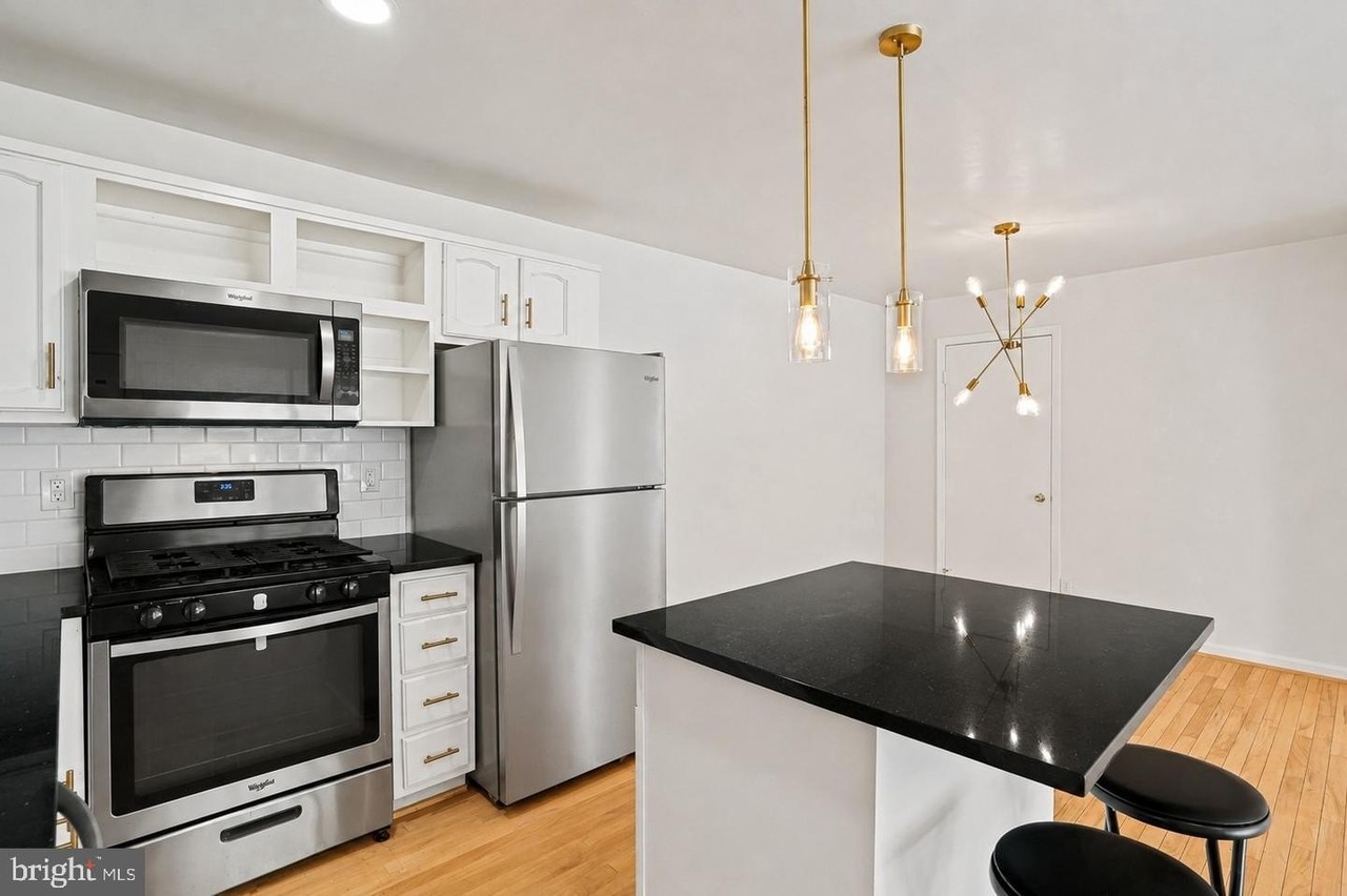 180 Talbott St #104 - Photo 5 of 11
