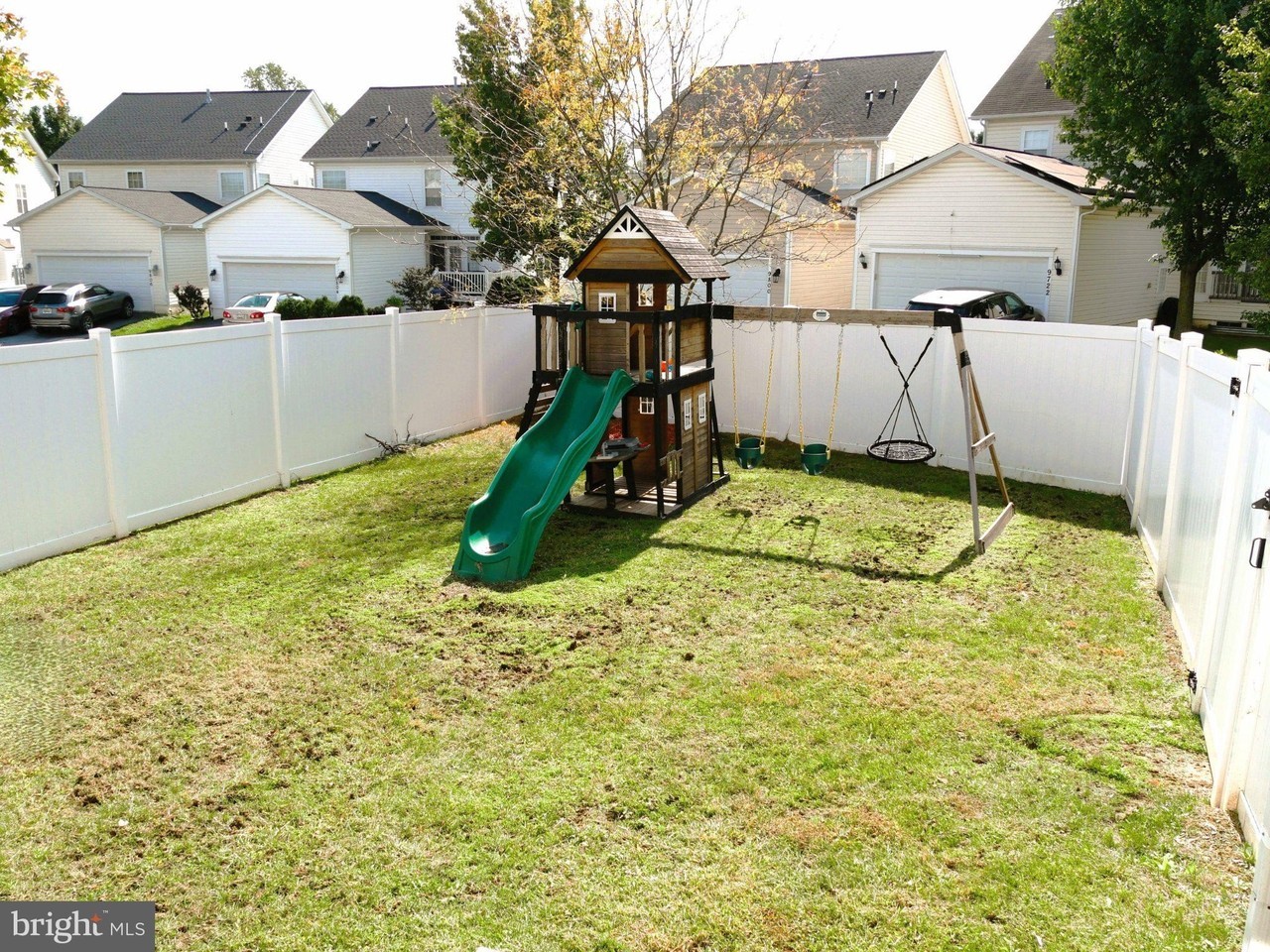 9715 Byward Blvd - Photo 3 of 50