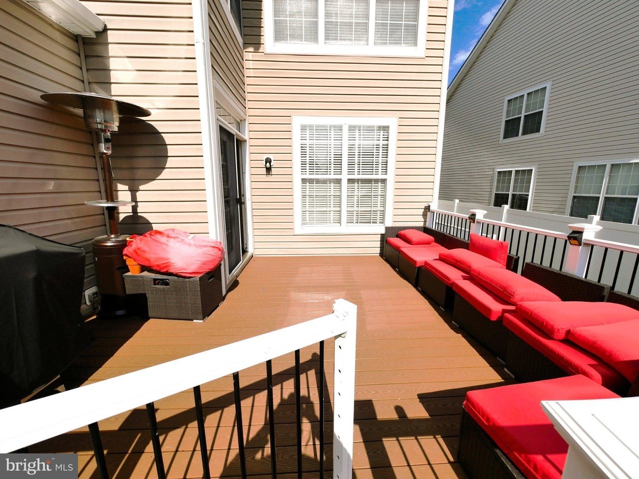 9715 Byward Blvd - Photo 5 of 50