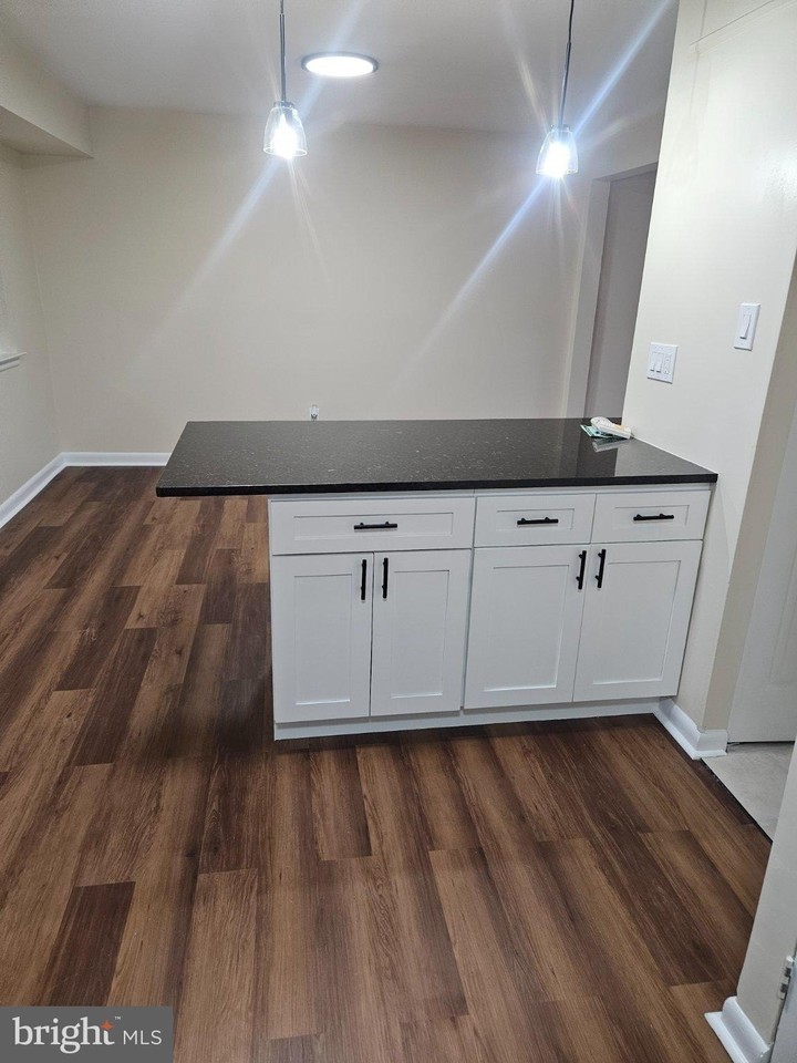 6341 Congress Ct - Photo 5 of 12