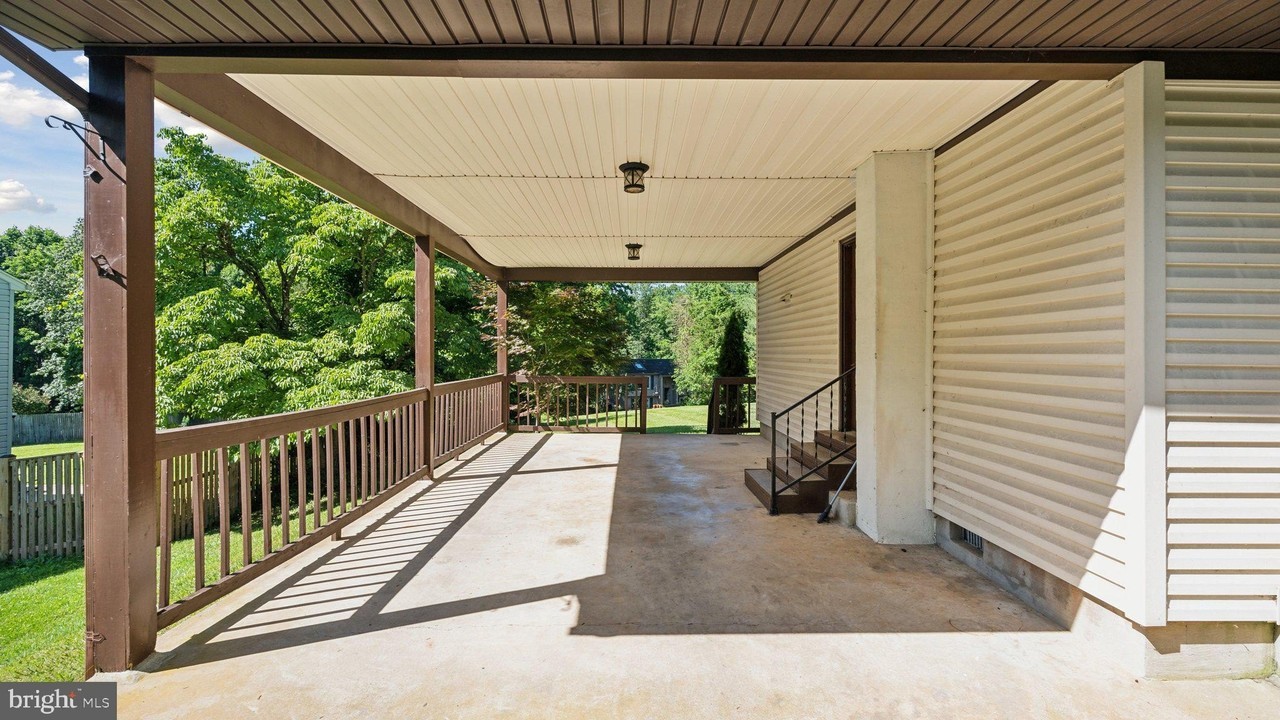 7432 Porch Rd - Photo 4 of 20