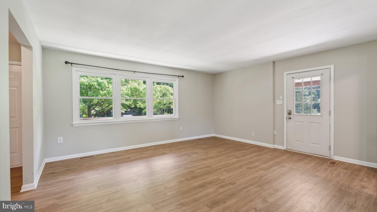 7432 Porch Rd - Photo 5 of 20