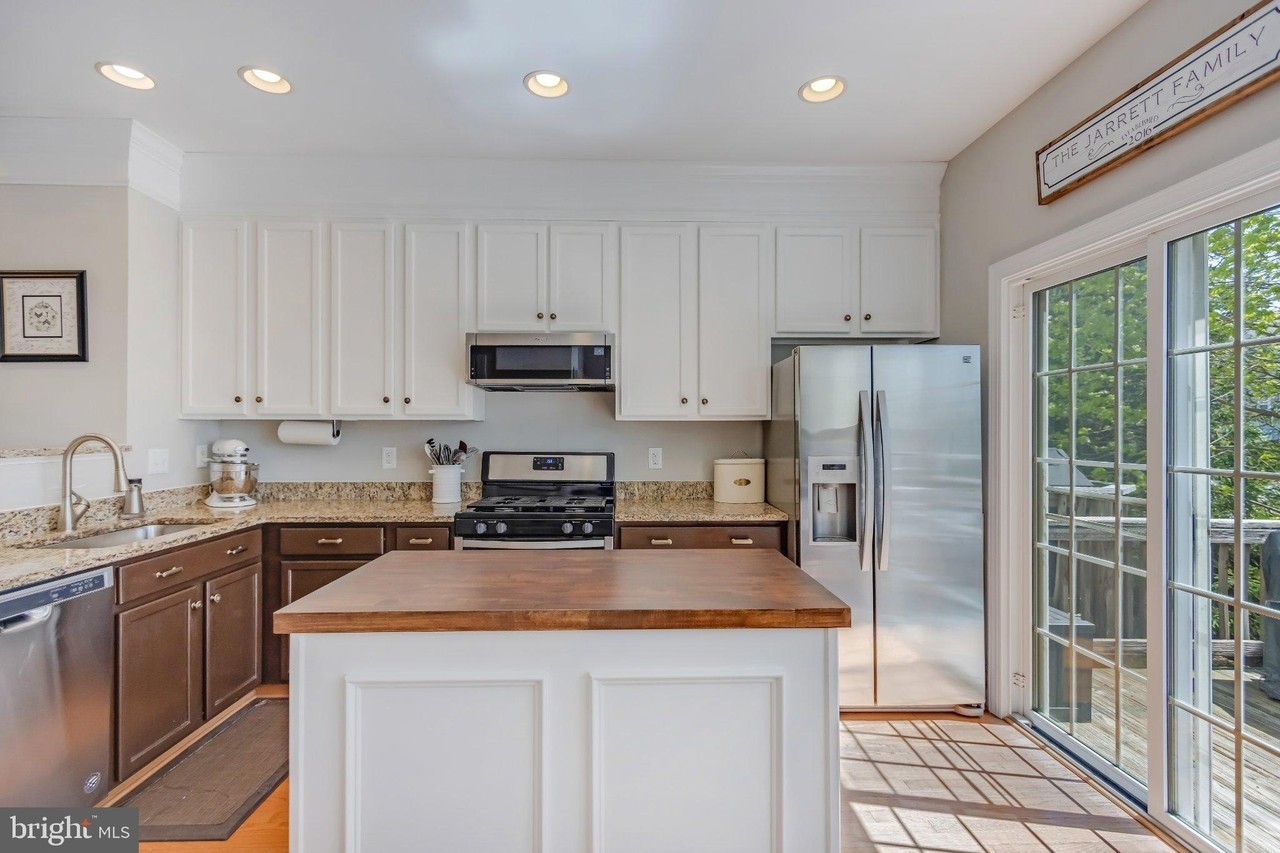 11429 Log Ridge Dr - Photo 7 of 34