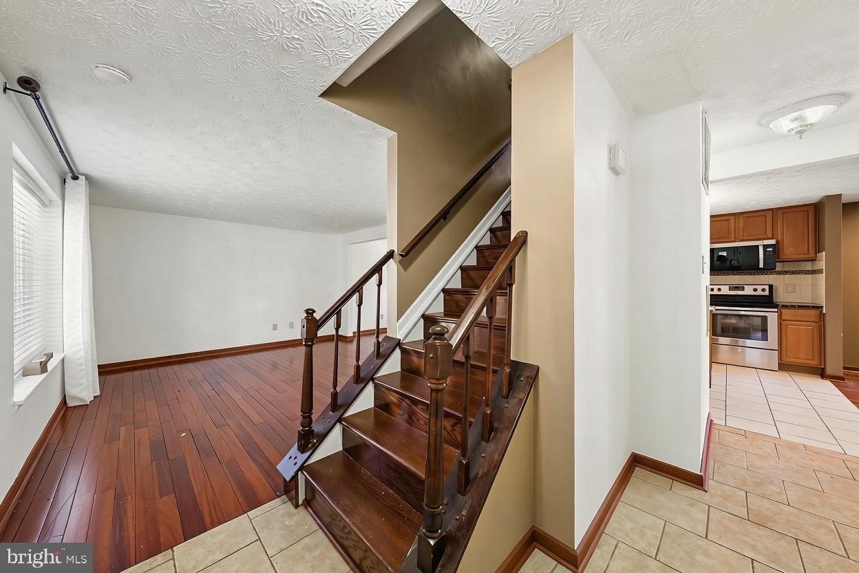 8273 Raindrop Way - Photo 6 of 36