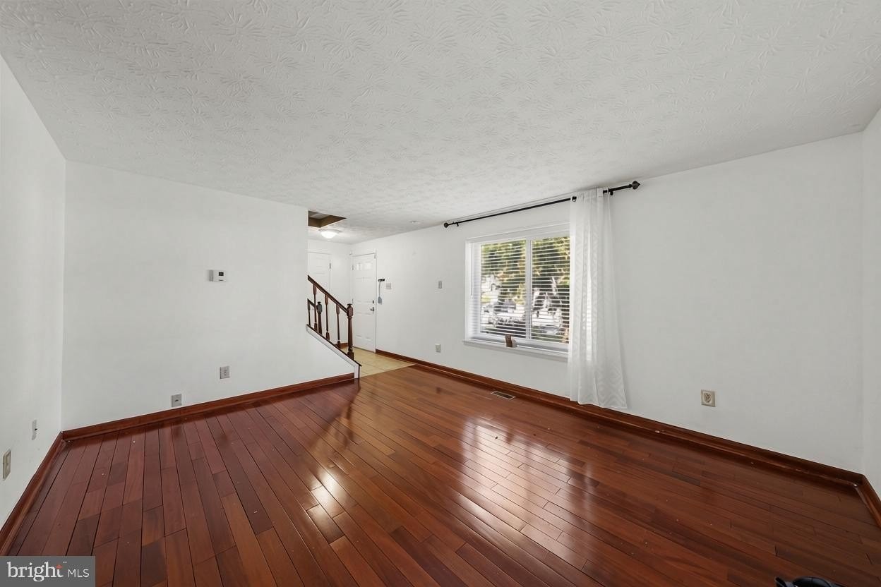 8273 Raindrop Way - Photo 7 of 36