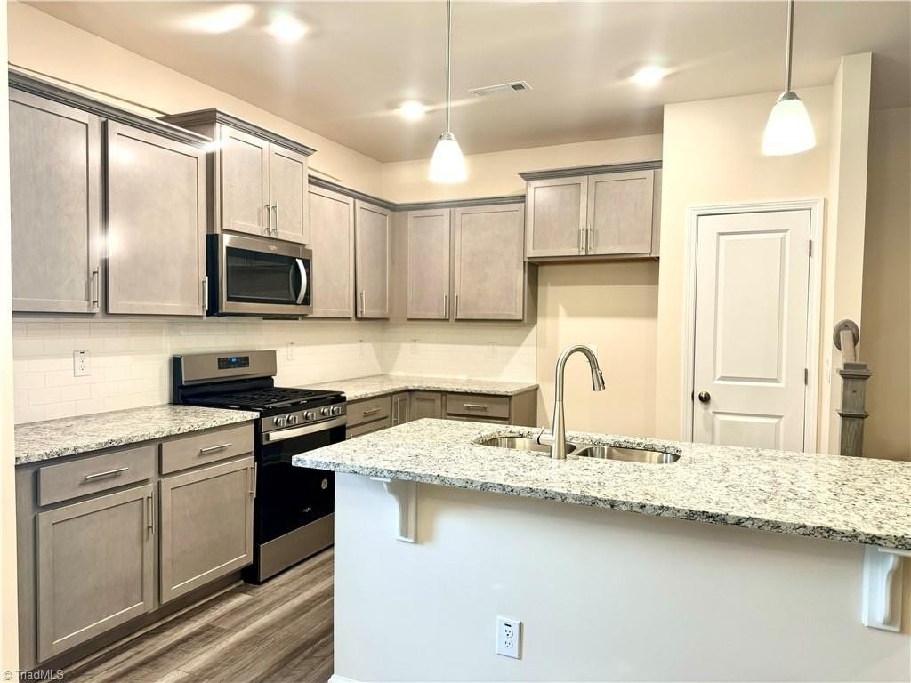 4031 Beckton Trl - Photo 4 of 39
