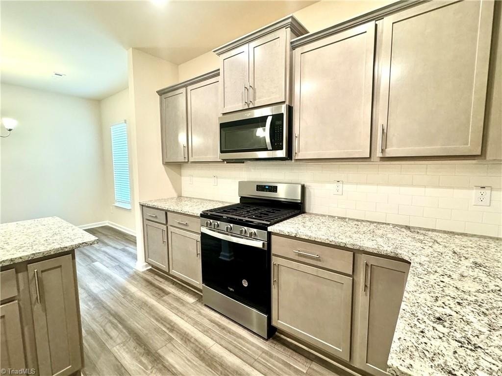 4031 Beckton Trl - Photo 5 of 39