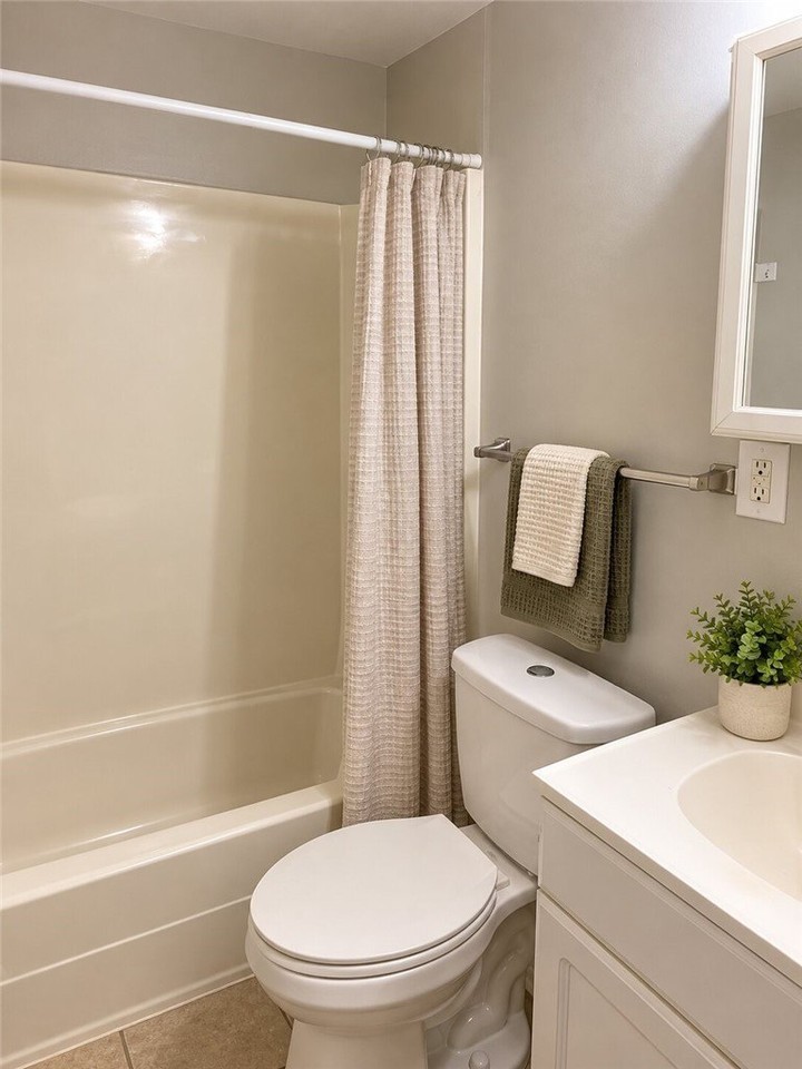 2551 Tilbrook Rd #D - Photo 5 of 7