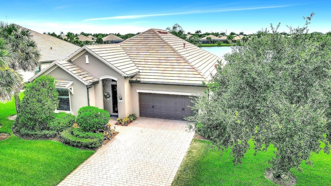 3600 Siena Cir - Photo 3 of 40