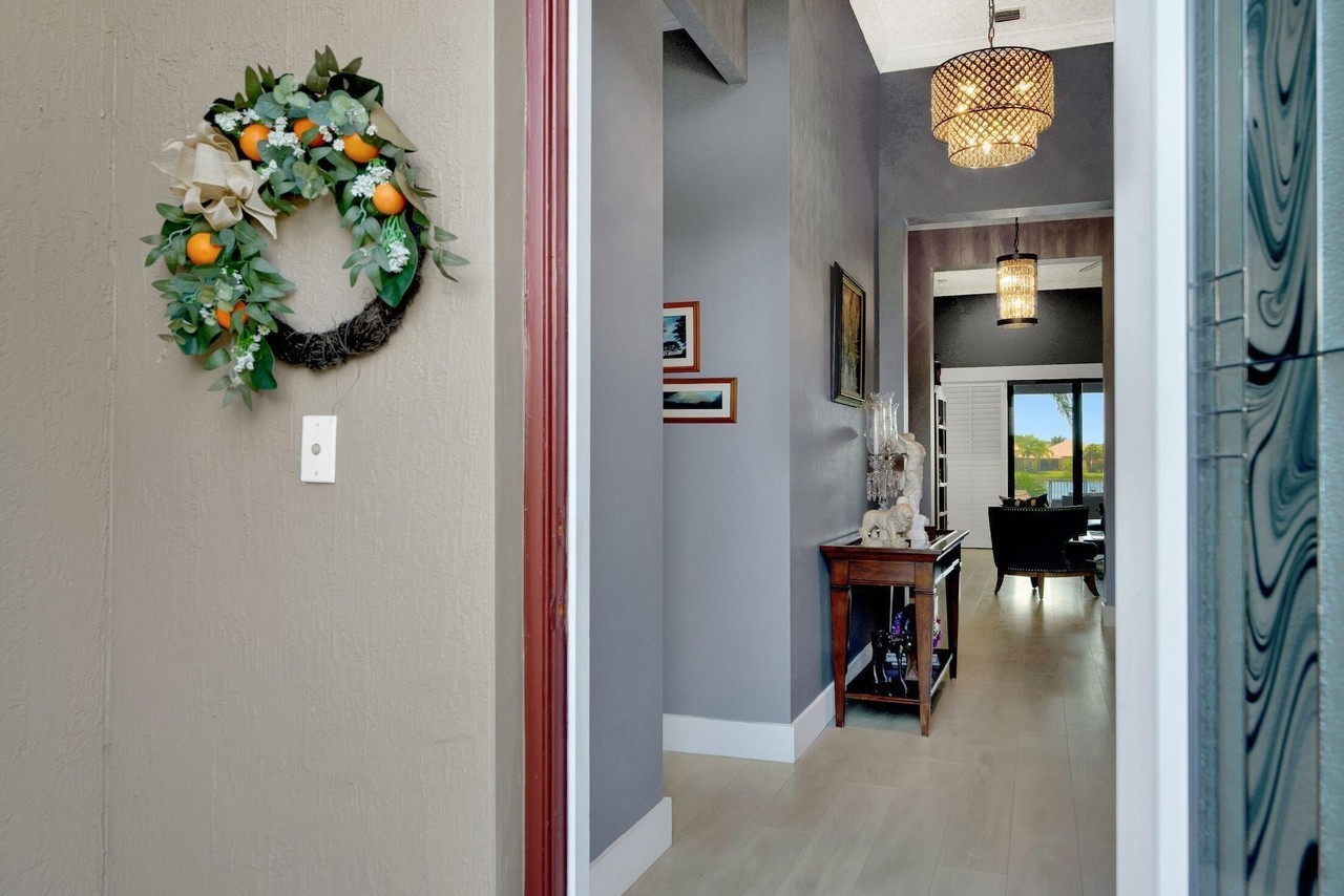 3600 Siena Cir - Photo 4 of 40