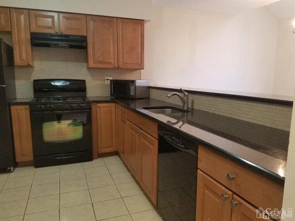 77 Winchester Way - Photo 4 of 14