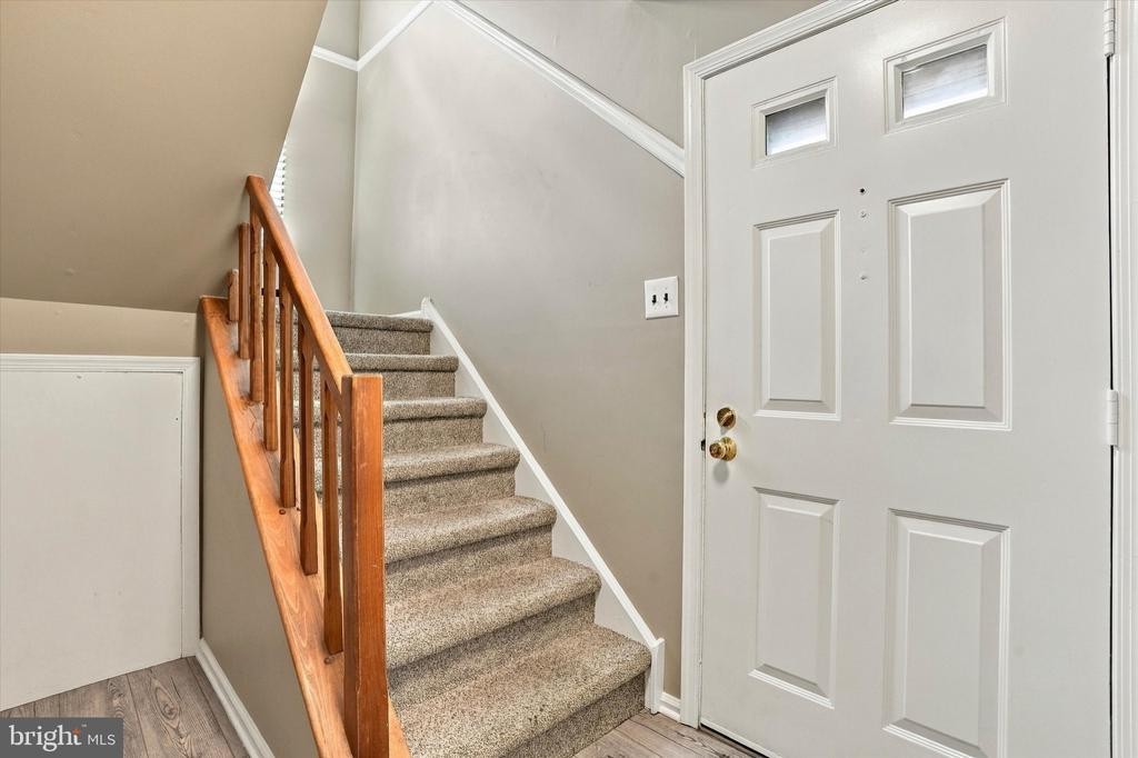 663B Rose Hollow Dr - Photo 2 of 25