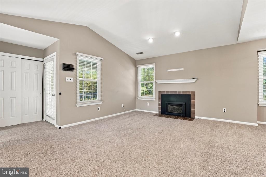 663B Rose Hollow Dr - Photo 6 of 25