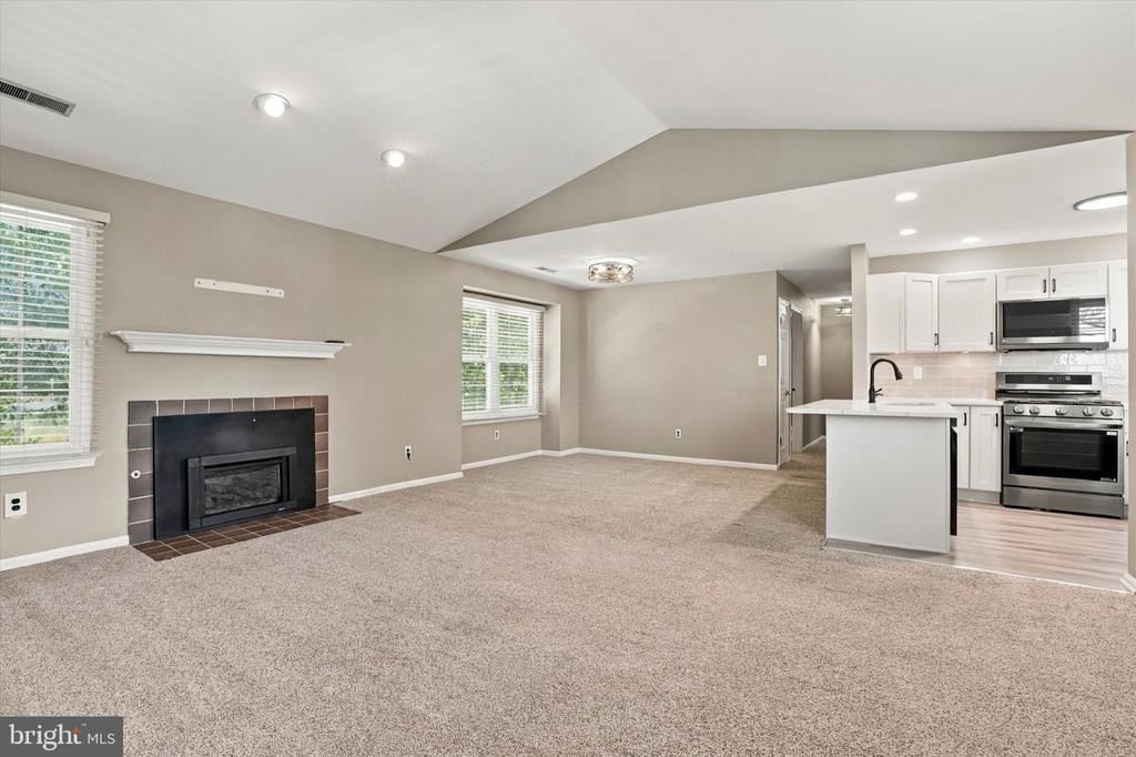 663B Rose Hollow Dr - Photo 7 of 25