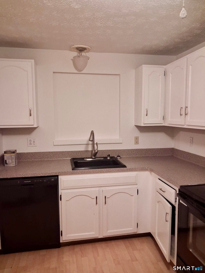 26 Amato Dr - Photo 4 of 15
