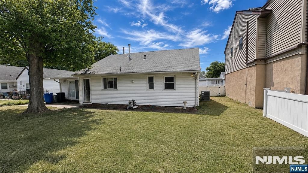 70 Hahn Ave - Photo 3 of 15