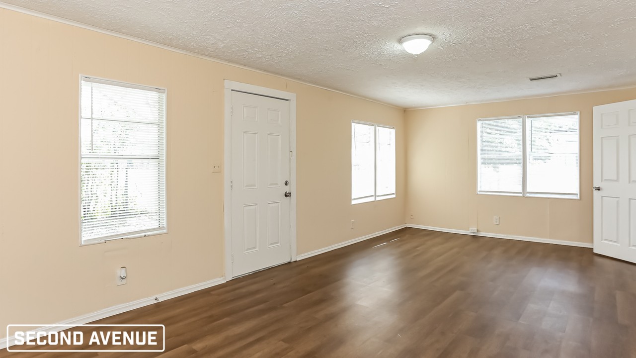 544 E 60th St - Photo 4 of 19