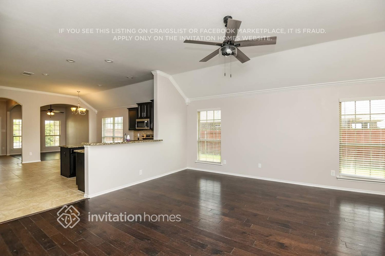 126 Lacy Oak Ln - Photo 5 of 17