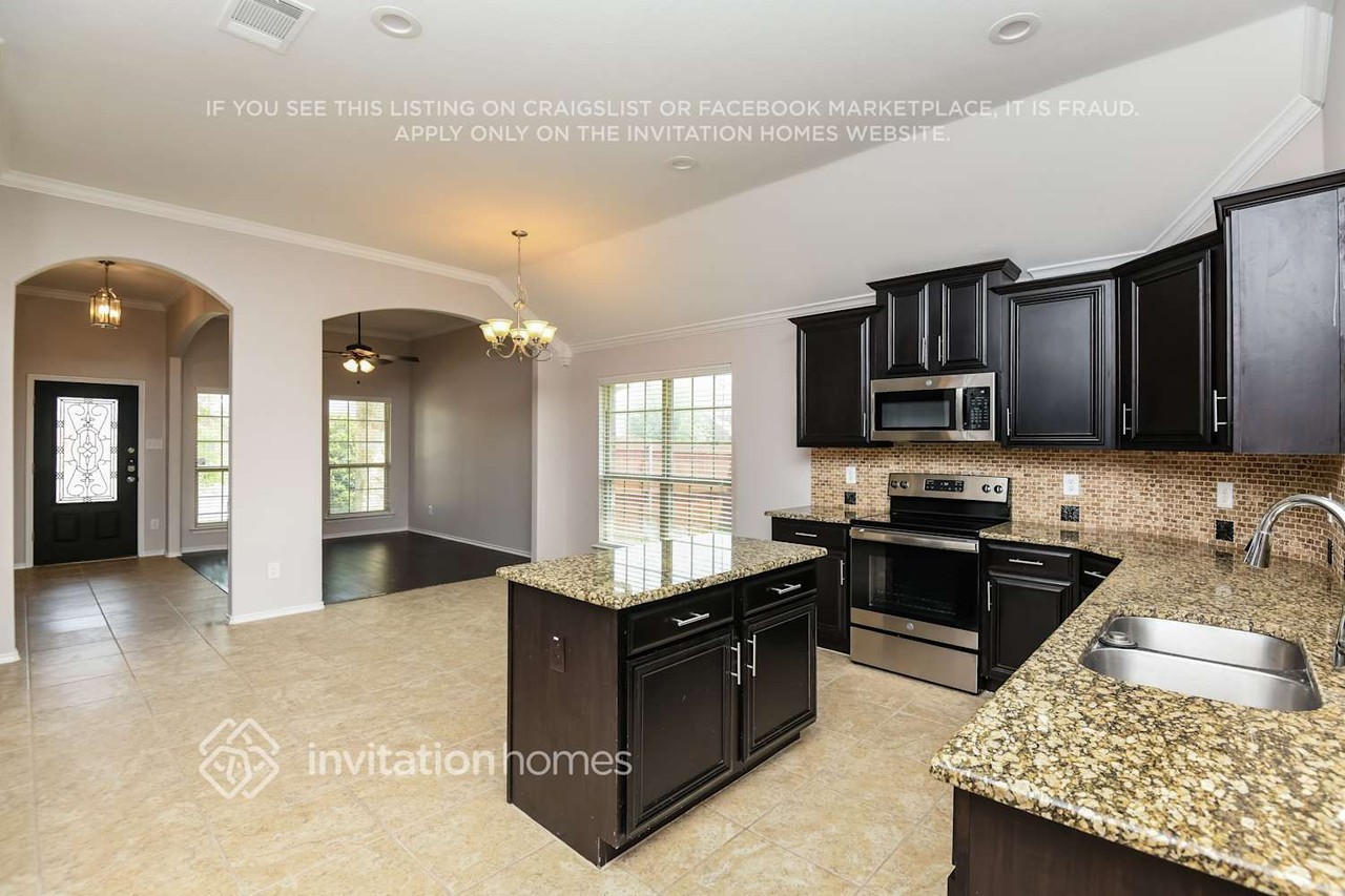 126 Lacy Oak Ln - Photo 6 of 17