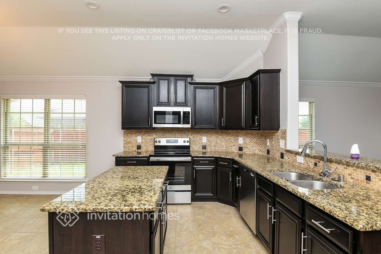 126 Lacy Oak Ln - Photo 7 of 17