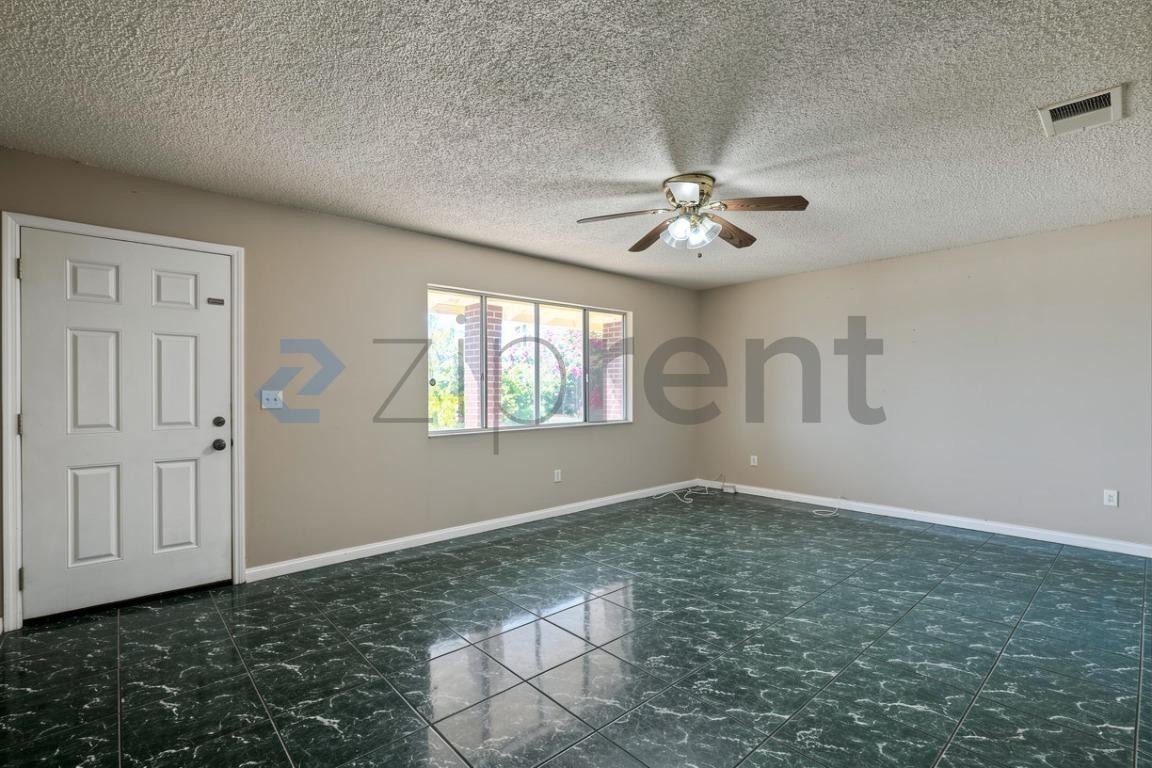 24306 Cottonwood Ave - Photo 7 of 39