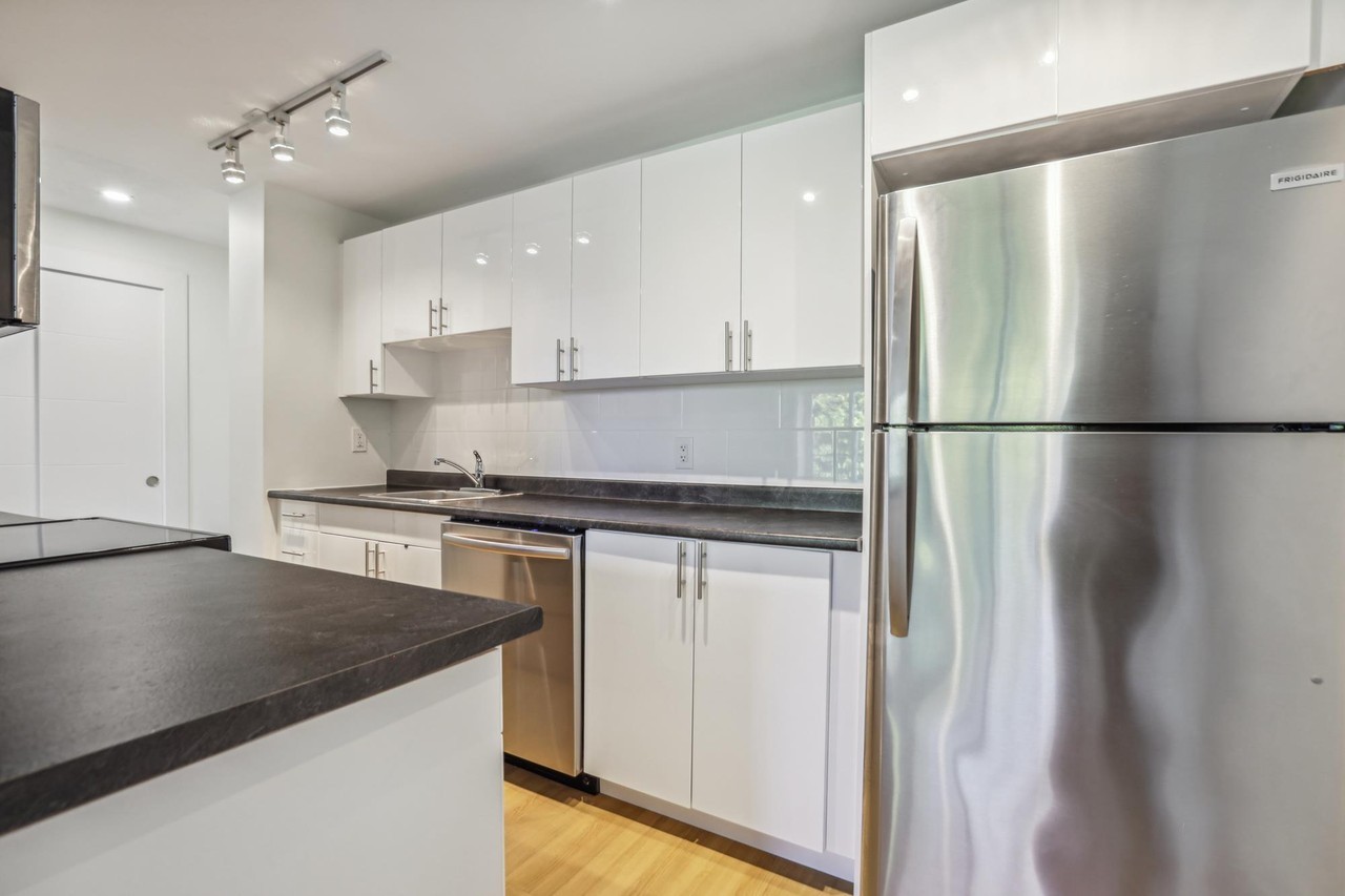 266 Bronson Avenue | All Inclusive! - Photo 2 of 32