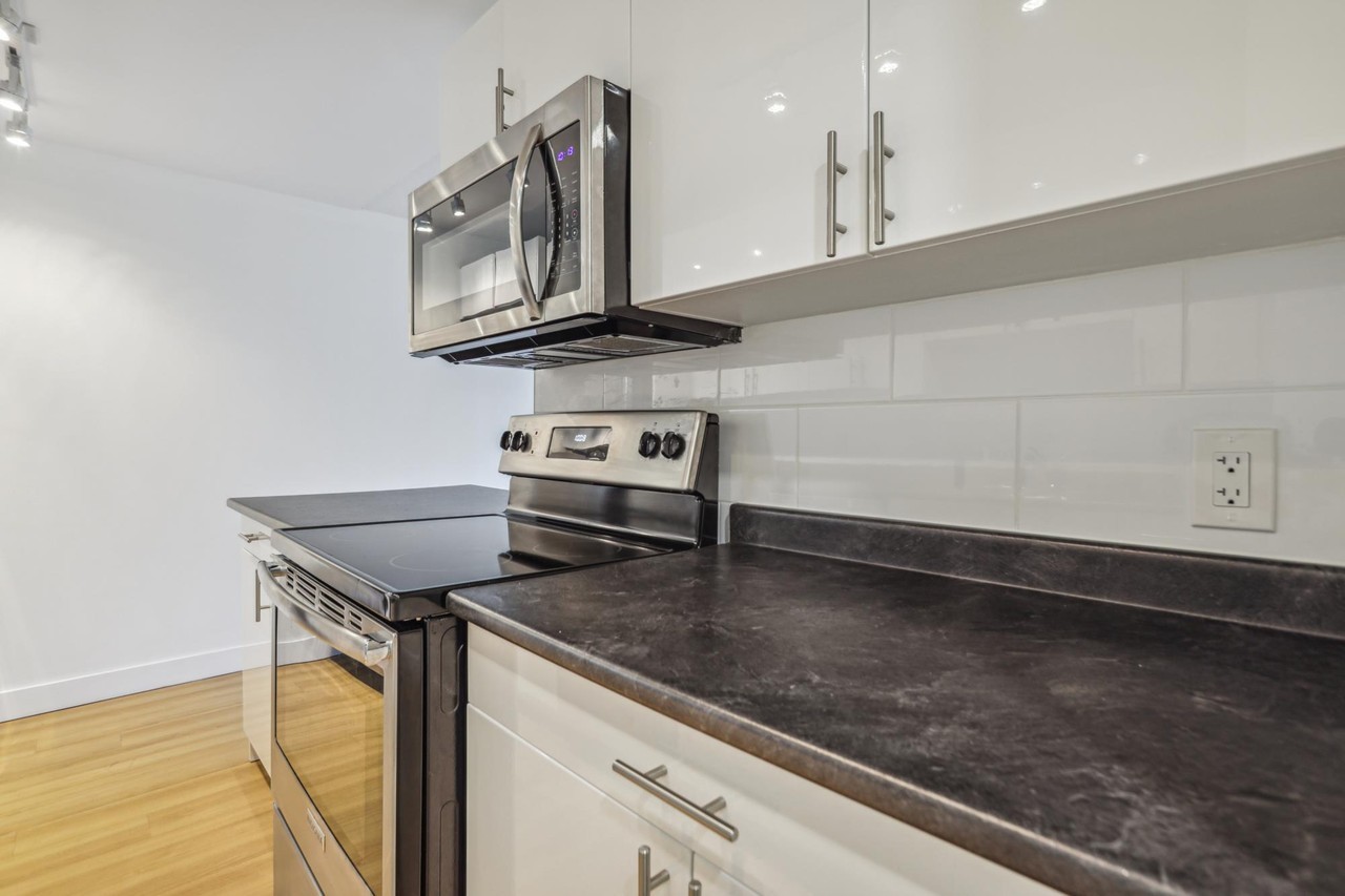 266 Bronson Avenue | All Inclusive! - Photo 3 of 32