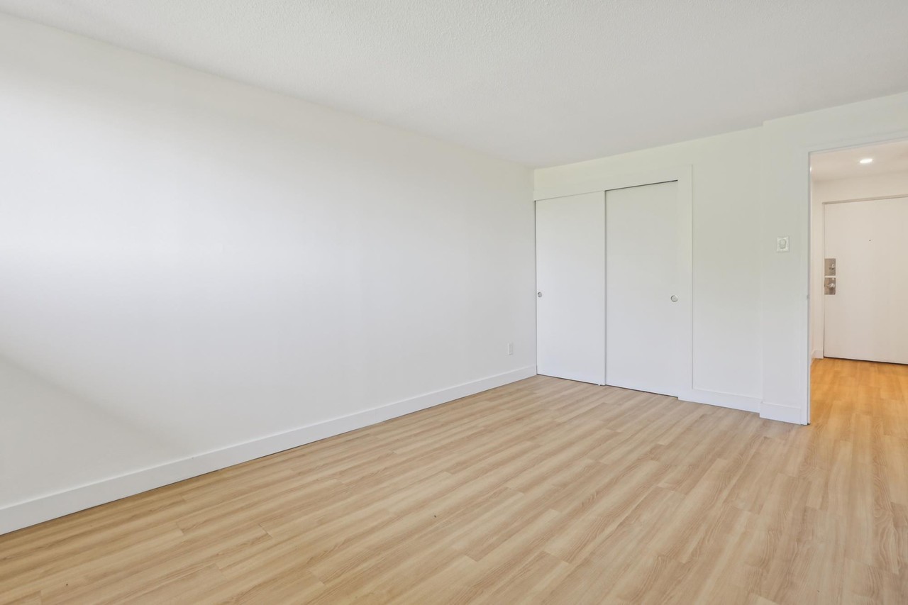 266 Bronson Avenue | All Inclusive! - Photo 4 of 32