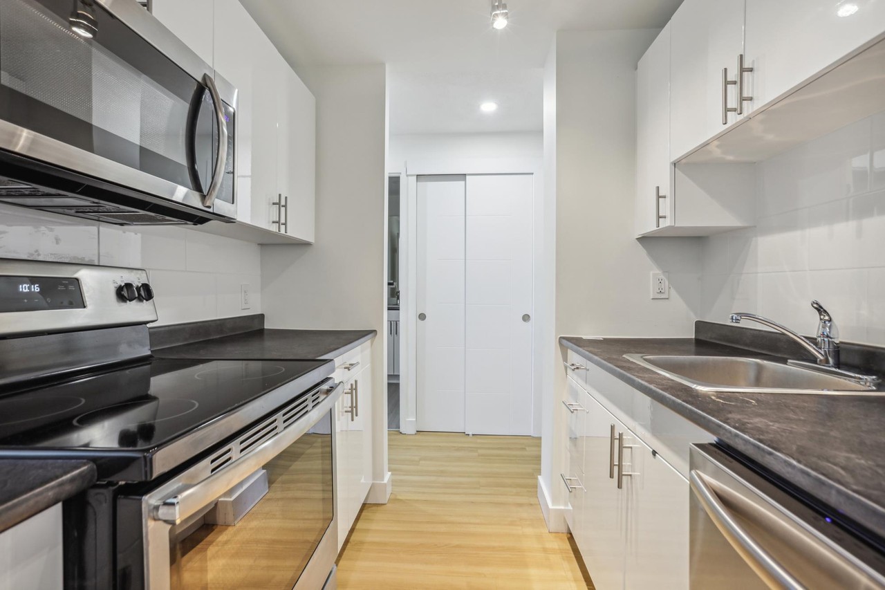 266 Bronson Avenue | All Inclusive! - Photo 7 of 32